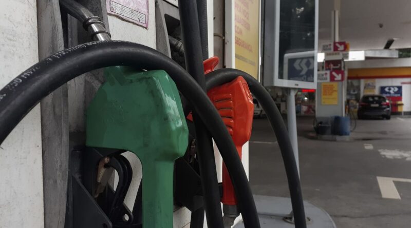 Governo federal propõe que Estados isentem ICMS na importação de diesel até maio e compensará metade das perdas