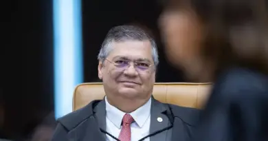 Ministro Flávio Dino intima Lula e presidentes do Senado e da Câmara a prestarem informações sobre orçamento secreto