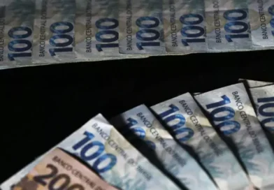 Quase 70% dos brasileiros têm dívidas; 41% não pagaram familiares e amigos após empréstimo