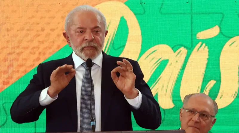 Lula se reúne com ministros do STF para tratar da indicação de substituto de Barroso