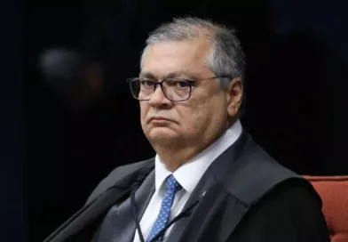 Ministro do Supremo Flávio Dino suspende pagamento de penduricalhos no serviço público