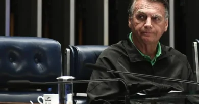 Bolsonaro pede nulidade e absolvição, cita voto de Fux e questiona trânsito em julgado