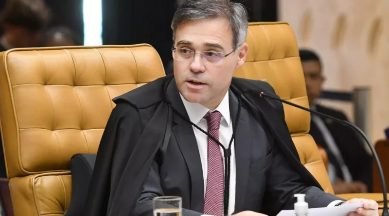 Ministro André Mendonça dá 60 dias para a Polícia Federal entregar relatório completo do Banco Master
