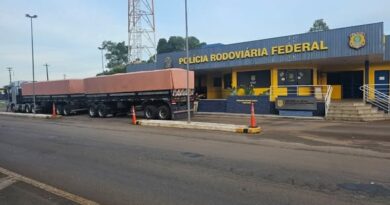 PRF flagra bi-trem com 13,6 toneladas de excesso de peso e freios defeituosos em Erechim
