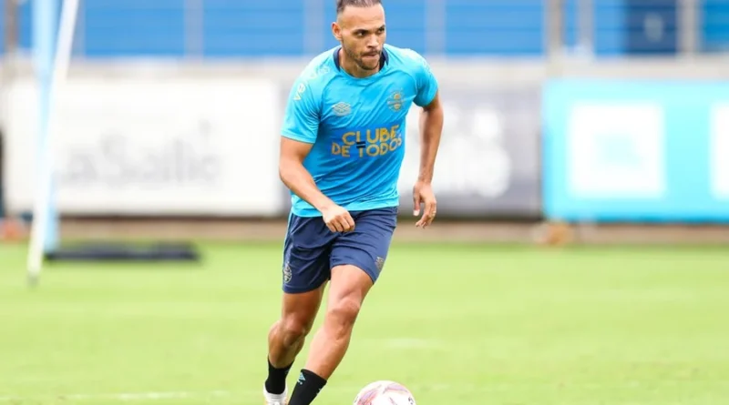 Braithwaite é novidade em reapresentação do Grêmio e se aproxima de retorno aos gramados