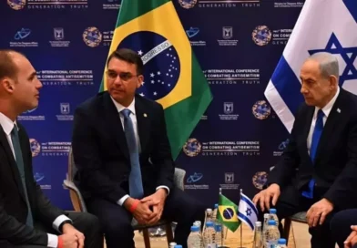 Eduardo Bolsonaro cobra aliados engajamento na candidatura de Flávio e critica “omissão deliberada”