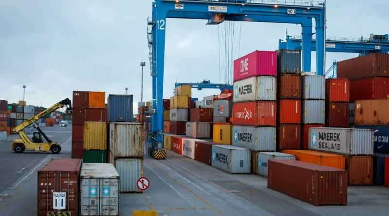 Governo aumenta imposto de importação de mais de mil produtos