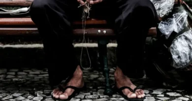 Casal dava “banho de loja” em moradores em situação de rua para aplicar golpes em bancos de SC