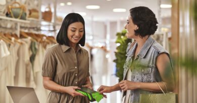 Sicredi impulsiona empreendedorismo feminino com crédito e iniciativas voltadas à educação