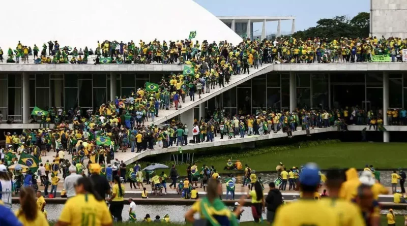 Pela primeira vez, Argentina concede refúgio político para foragido do 8 de Janeiro