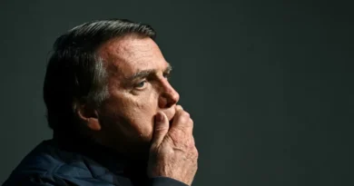 Bolsonaro recebeu 144 atendimentos médicos em 39 dias, diz relatório da Papudinha