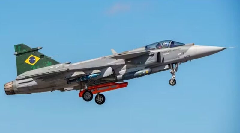 Lula batiza primeiro caça Gripen produzido no Brasil