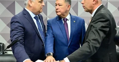 Relatório da CPMI do INSS pede indiciamento de Vorcaro, Lulinha e mais de 200 pessoas