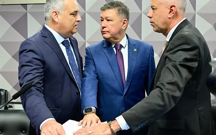 Relatório da CPMI do INSS pede indiciamento de Vorcaro, Lulinha e mais de 200 pessoas