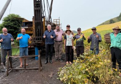 Perfuração de poço artesiano beneficia famílias do interior e fortalece a agricultura familiar