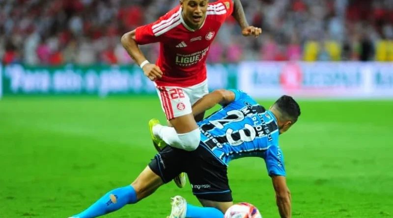 Barcellos critica arbitragem e promete reforços após vice no Gauchão