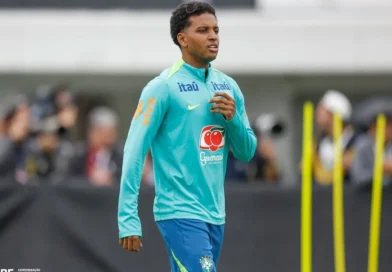 Rodrygo passa por cirurgia bem-sucedida no joelho direito