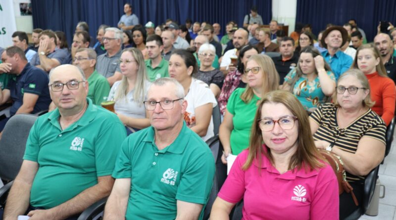 STR integra discussões estratégicas na Assembleia da FETAG-RS em Porto Alegre