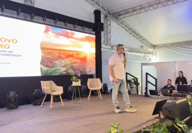Gestão eficiente é diferencial para resultados no campo, destaca Maurício Schneider em palestra na Expo Tapejara 2026