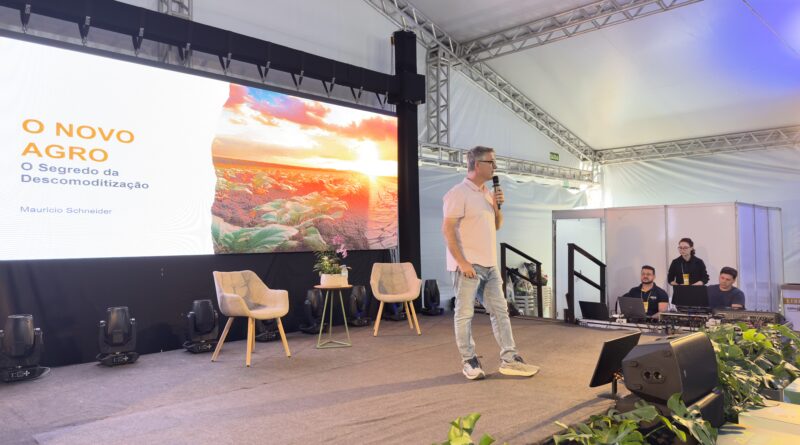 Gestão eficiente é diferencial para resultados no campo, destaca Maurício Schneider em palestra na Expo Tapejara 2026