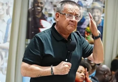 Em evento aberto, Beto Albuquerque chama Zucco de ‘despreparado’ e ‘sem conteúdo’