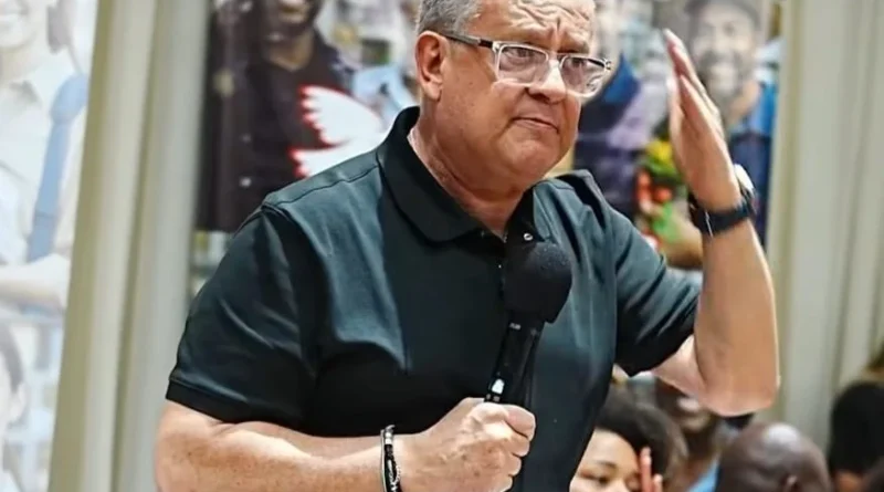 Em evento aberto, Beto Albuquerque chama Zucco de ‘despreparado’ e ‘sem conteúdo’