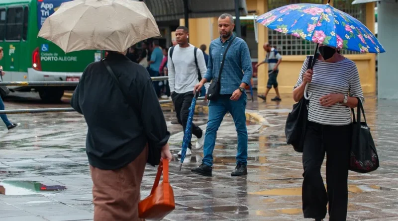 Frente fria ganha força no RS e traz chuva forte nesta sexta-feira