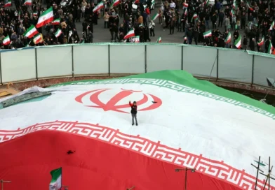 Irã nega ter proposto cessar-fogo aos Estados Unidos e diz que Estreito de Ormuz seguirá fechado