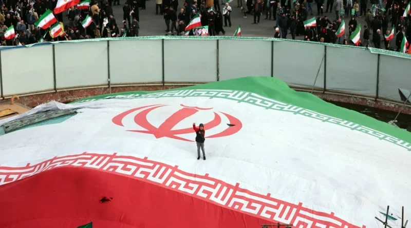 Irã nega ter proposto cessar-fogo aos Estados Unidos e diz que Estreito de Ormuz seguirá fechado