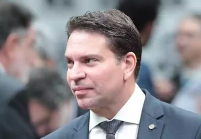 Estados Unidos mandam delegado brasileiro envolvido na prisão de Alexandre Ramagem deixar o país