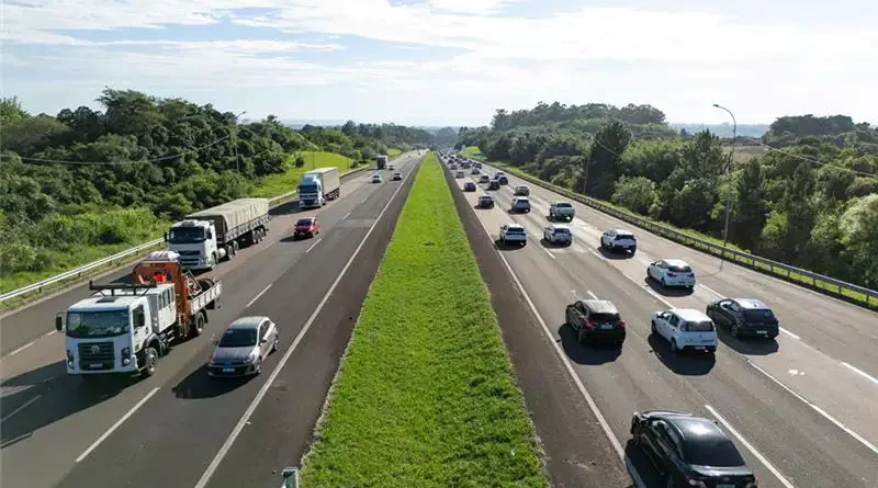 Mais de 990 mil veículos devem passar por rodovias do Rio Grande do Sul para o feriado de Tiradentes