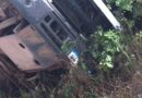 Caminhão sai da pista e tomba na ERS-463, em Tapejara