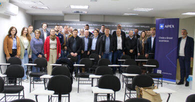 Economista-chefe da Apex Partners analisa cenário econômico global e brasileiro em palestra para empresários de Tapejara
