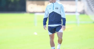 Arthur reforça desejo de ficar no Grêmio: “É a minha casa”