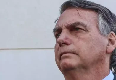Ministro do Supremo Alexandre de Moraes autoriza acesso rotineiro de cozinheira à casa de Bolsonaro