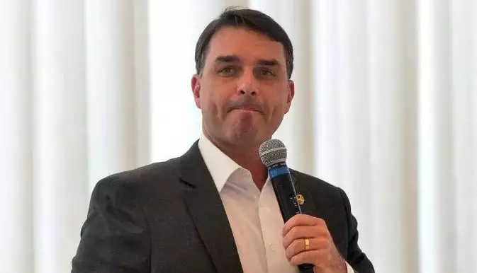 Flávio Bolsonaro reforça a defesa de redução de maioridade penal com gradações de 14 e 16 anos