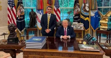 Flávio Bolsonaro é recebido por Trump na Casa Branca, em meio à crise envolvendo a relação do senador com Daniel Vorcaro e o Banco Master