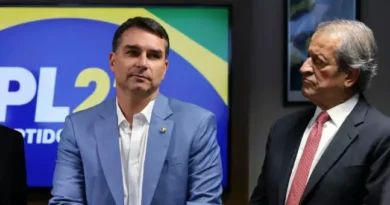 Líder do partido de Bolsonaro diz que só o ex-presidente pode mudar o candidato presidencial