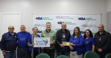 Grupo Laços de Mãe realiza doação de R$ 5 mil ao Hospital Santo Antônio após brechó beneficente