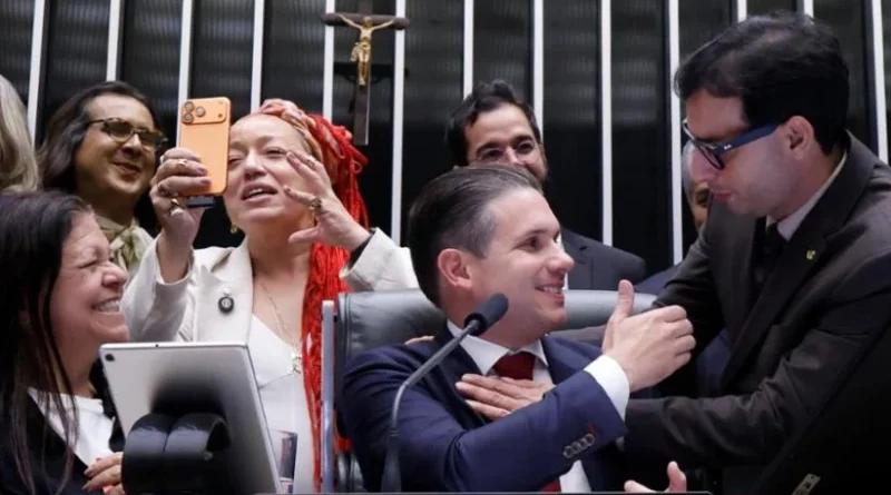 Empresários abrem ofensiva para mudar fim da escala 6×1, e Senado quer “imprimir marca própria no texto”