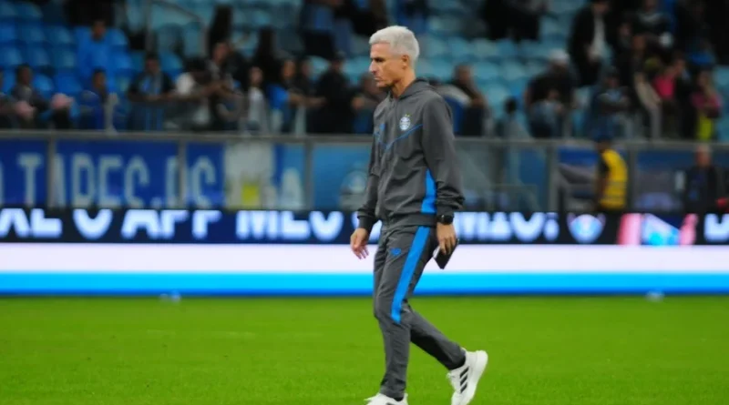 Vice do Grêmio avalia semestre como mediano e garante a permanência de Luís Castro: “Tem o apoio institucional”