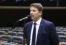 Mário Frias dá nova versão sobre dinheiro de Vorcaro depois de contradizer Flávio
