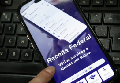 Receita paga nesta sexta maior lote de restituição do IR da história