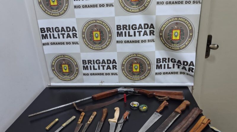 Homem é preso por violência doméstica após ameaçar esposa com facão no interior de Tapejara