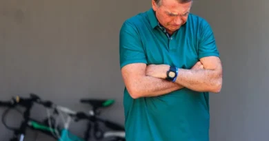 Bolsonaro tem melhora no quadro de saúde e PT pede que ex-presidente volte à prisão
