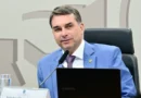 Flávio visita Jair Bolsonaro e diz que ele está bem, após Michelle falar em piora do quadro