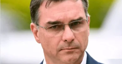 Flávio Bolsonaro diz que pediu para Trump não taxar as empresas brasileiras