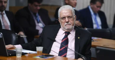 Jaques Wagner diz que falou com Lula e segue na liderança do governo no Senado: “Acho que não vai me tirar”
