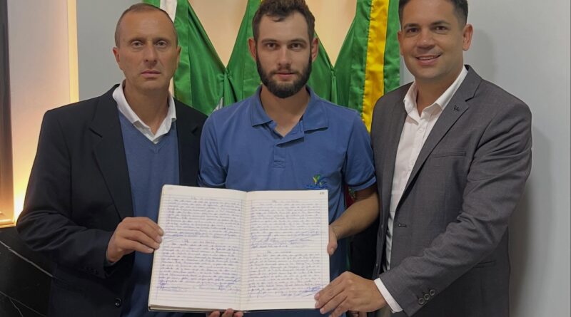 Rodrigo Três assume interinamente a Prefeitura de Tapejara durante afastamento do prefeito e vice-prefeito
