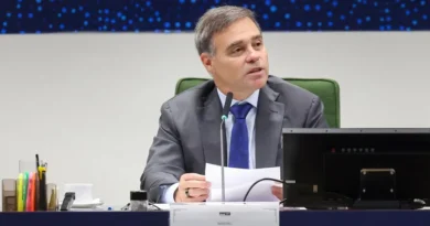 Fachin determina Mendonça como relator de investigação de Flávio Bolsonaro no caso “Dark Horse”